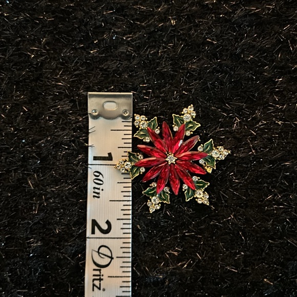 CHRISTMAS 🎄 MISTLETOE BROOCH RED , GREEN AND SILVER SET IN GOLD - Picture 2 of 5